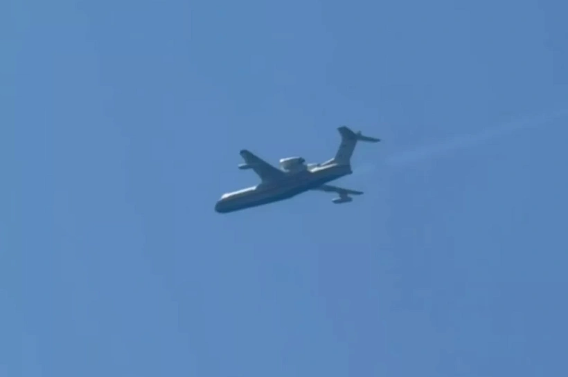 Самолет-амфибия Бе-200 приступил к тушению пожара на территории заповедника «Утриш» под Анапой