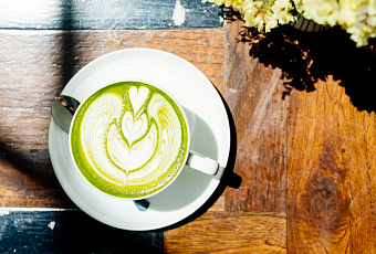 Почему зеленый лучше черного: врач посоветовал выбирать кофе без обжарки