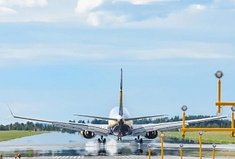 У самолета, летевшего в Москву, отказал двигатель 