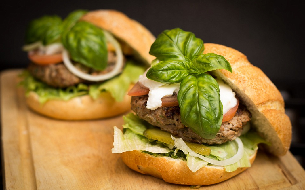 Сколько организму необходимо белка ежедневно и откуда его брать