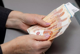 Экономист назвала справедливую зарплату для жены в российских семьях