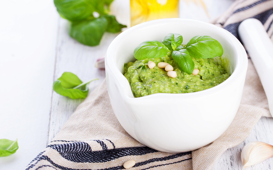 Зеленый соблазн: скрытые опасности любимого соуса песто