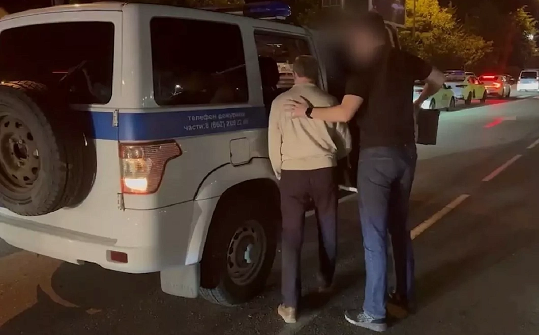 Полиция задержала курьера, причастного к хищению у врача из Сочи 93 млн рублей