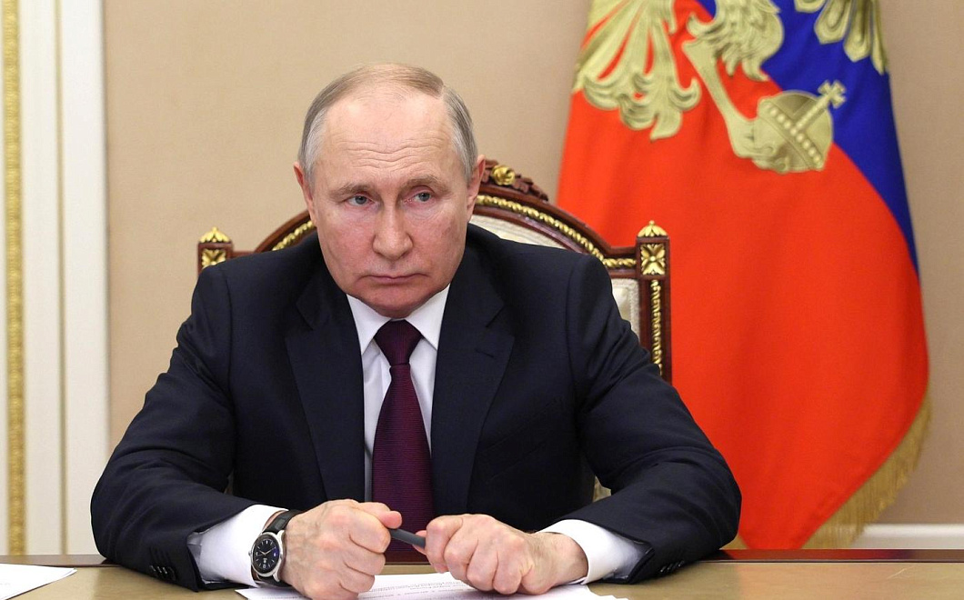 Шесть часов сна и занятия спортом: Владимир Путин рассказал о своем распорядке дня