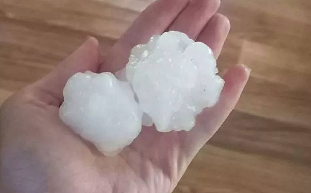 Введен режим ЧС: более 200 крыш изрешетило крупным градом в Мостовском районе