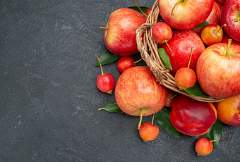 Полезный фрукт с опасной оберткой: почему стоит очищать кожуру яблок