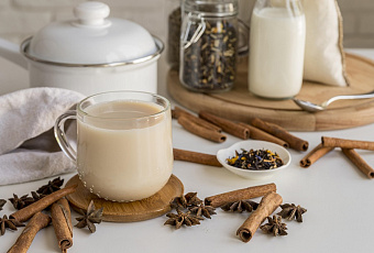 Молоко со специями: польза, умноженная на два