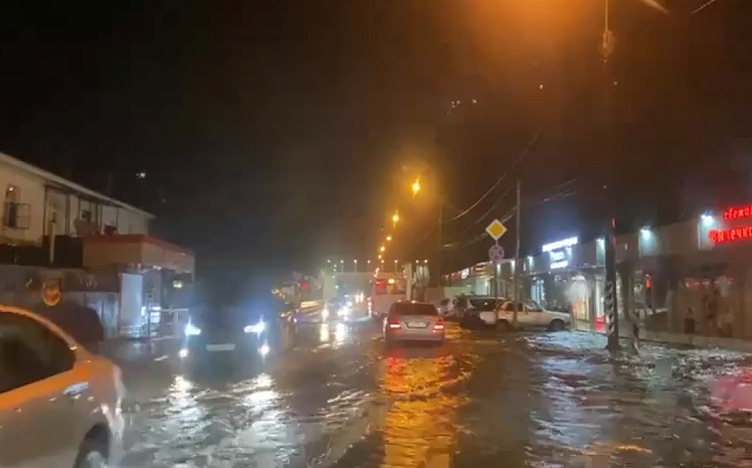 Сочи ночью попал под удар стихии