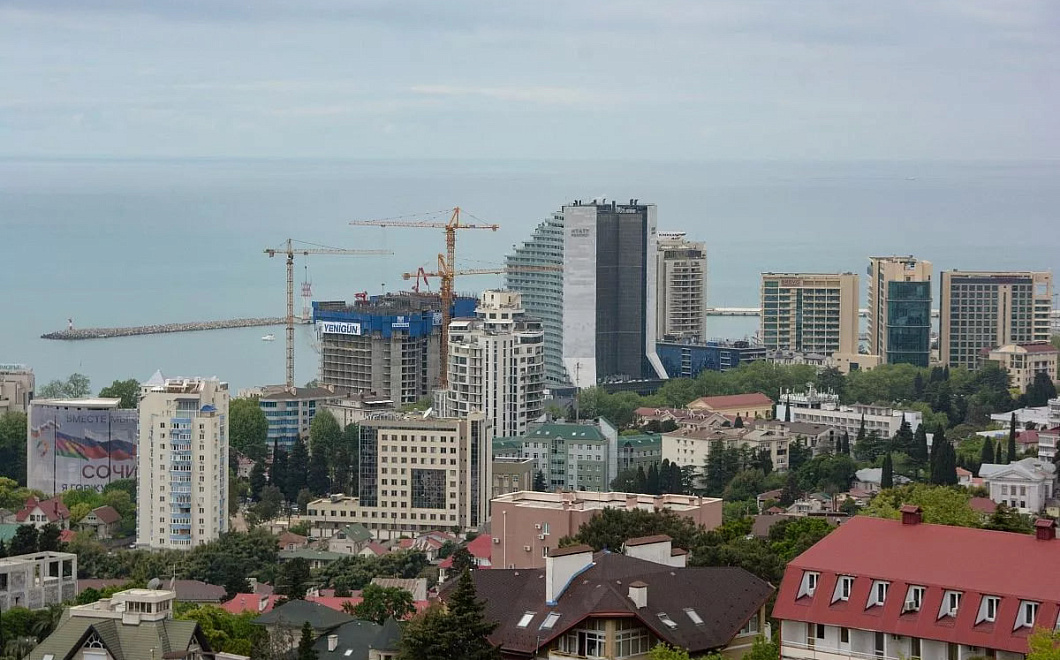 Рекордный разрыв в доходах: долгосрочная аренда в Сочи теряет до 433 тысяч рублей в год