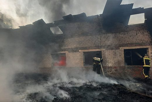 Смог накрыл Краснодар из-за крупного пожара. Опасен ли он