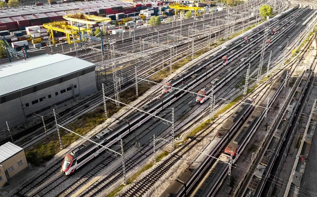 РЖД в 2025 году сократили закупки локомотивов на 29%, до 399 единиц