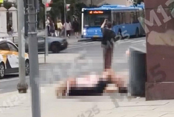 На глазах у прохожих: пара занялась сексом посреди улицы и попала на видео