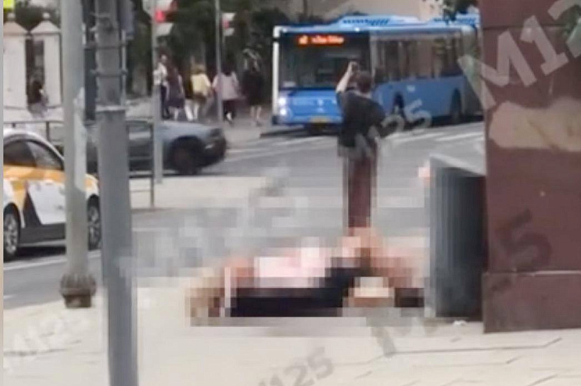 На глазах у прохожих: пара занялась сексом посреди улицы и попала на видео