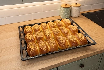 Пирожки с яблоками и сливами: мягкое дрожжевое тесто и штрейзель сверху