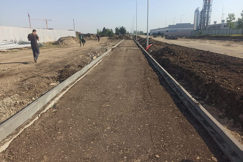 В Краснодаре движение по новой дороге к школе по ул. Конгрессной  откроют к 1 сентября