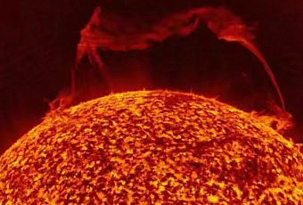 Гигантский протуберанец размером в 80 Земель оторвался от Солнца