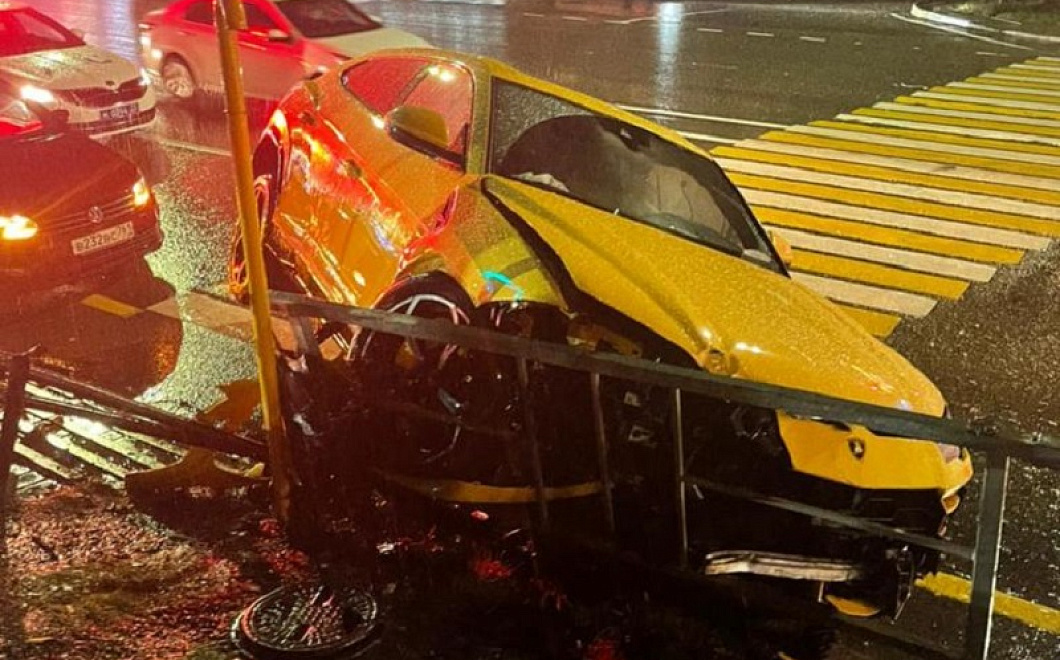 Взял напрокат и попал в ДТП: за разбитую в Сочи Lamborghini страховая выплатит более 20,7 млн рублей