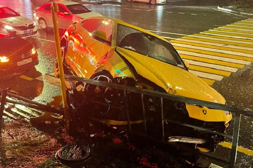 Взял напрокат и попал в ДТП: за разбитую в Сочи Lamborghini страховая выплатит более 20,7 млн рублей