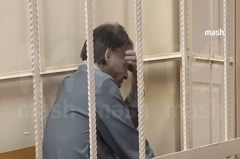Маньяка, державшего женщину в заложниках, арестовали