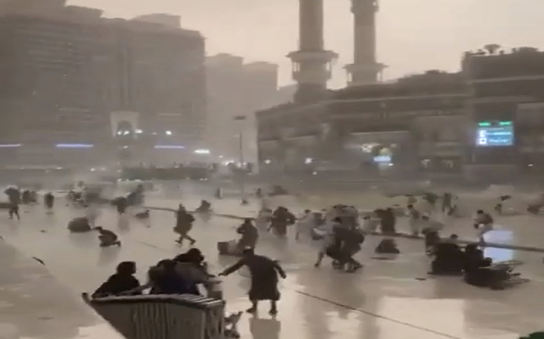 Непогода обрушилась на Саудовскую Аравию 