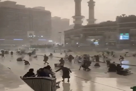 Непогода обрушилась на Саудовскую Аравию 