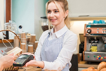 Андрей Алексеенко поздравил с профессиональным праздником работников сферы торговли 