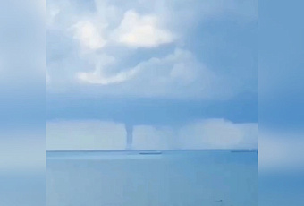 Второй за день: в море у берегов Геленджика замечен еще один крупный смерч