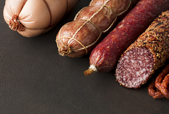 Против здоровья: скрытые опасности колбасы