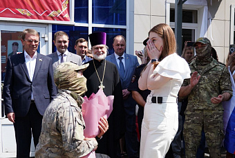 Она сказала «да»: в Сочи вернувшийся со спецоперации росгвардеец сделал предложение своей девушке