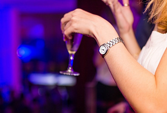 «Мама, это яд»: врач рассказал, сколько алкоголя женщине не повредит