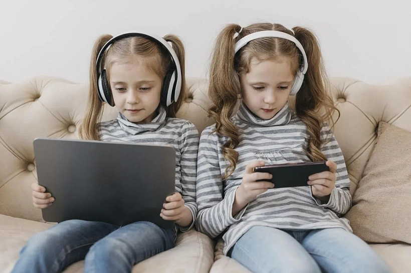 Родителям посоветовали ограничить гаджеты на каникулах