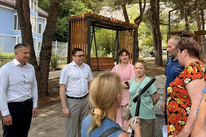 Благоустройство без границ: две зеленые зоны обрели новый облик в поселке Лазаревском