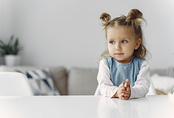 Развивать мелкую моторику ребенку может быть не сложно и интересно