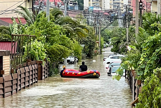 Стихия не унимается: около 200 домов пострадали во время мощных ливней в Сочи