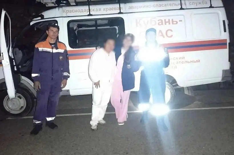Спасатели нашли двух заблудившихся туристок в горах на Кубани