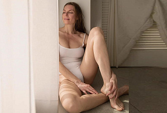 «Барышня лягли и просять»: актриса Любовь Толкалина разозлила фанатов растопыренными ногами в белом боди