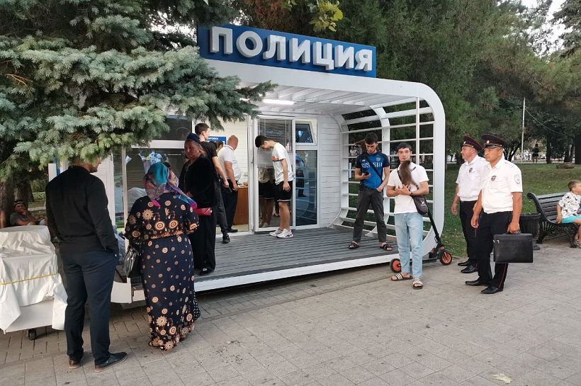 В Анапе полицейские забрали енотов у фотоживодера