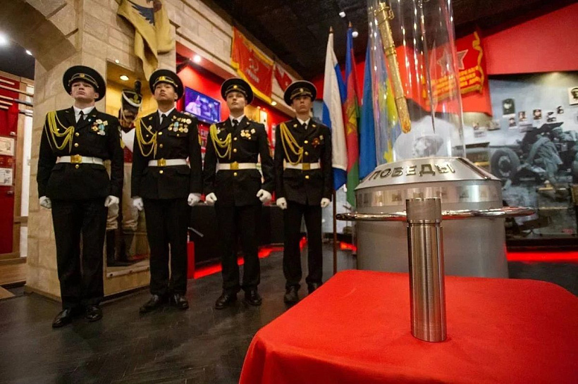 Капсулу с посланием от ветеранов для молодежи будущего заложили в Анапе: ее откроют 9 мая 2045 года