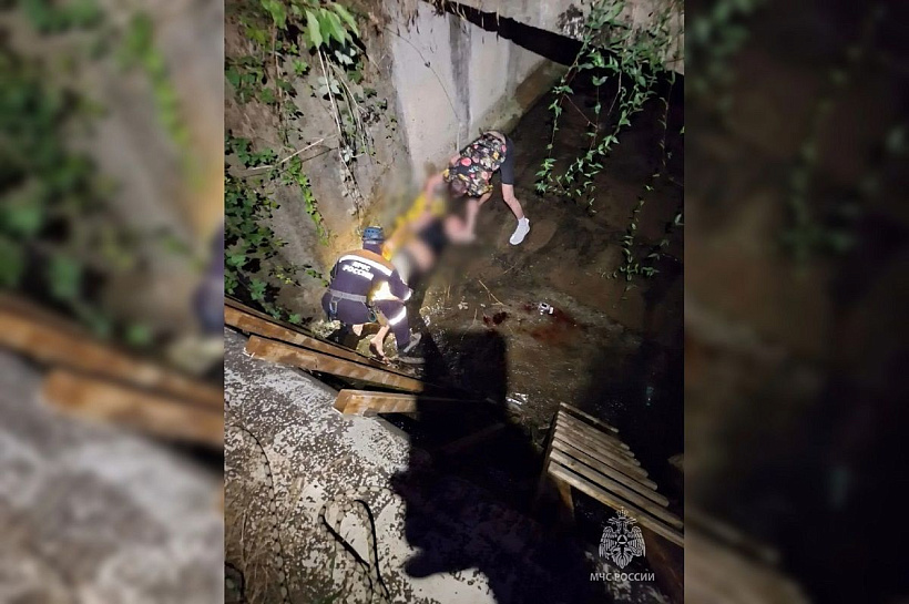 Спасатели эвакуировали туристку, упавшую в овраг в Сочи