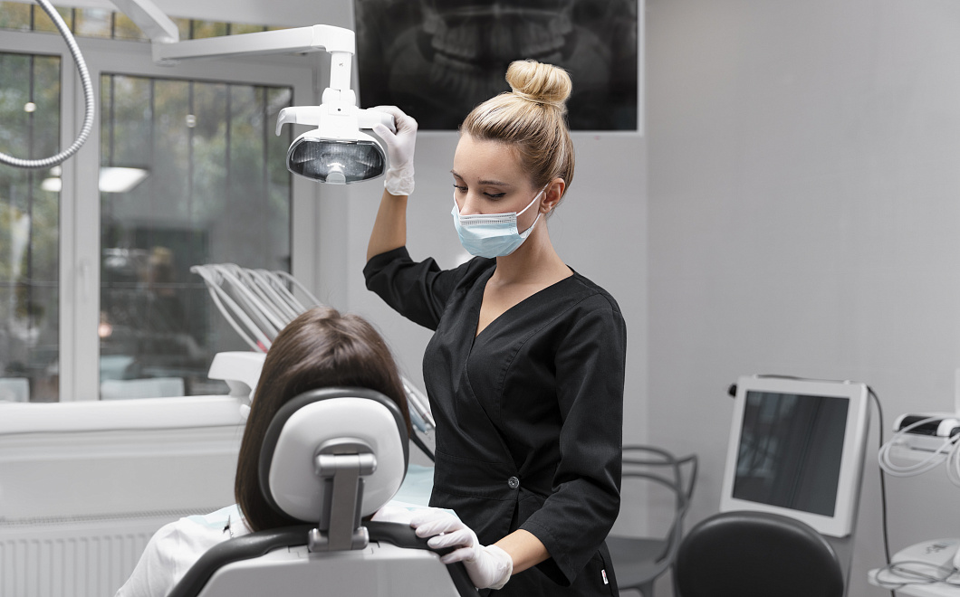 Угроза за губами: оставлять осколки зуба в десне крайне опасно