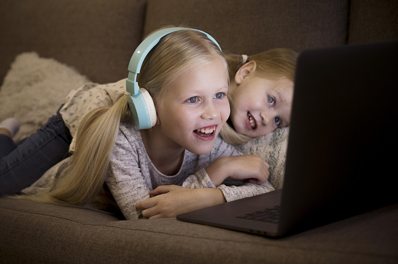 Психолог Радионова объяснила феномен вирусных ИИ-мультфильмов про клубнику и баклажаны