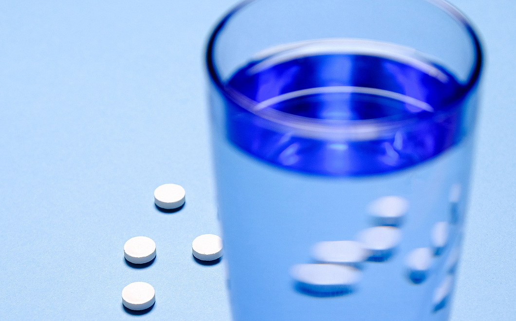 Почему таблетки надо запивать только водой
