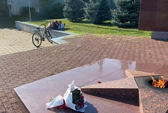 Объятия подростков у Вечного огня шокировали жителей Апшеронска