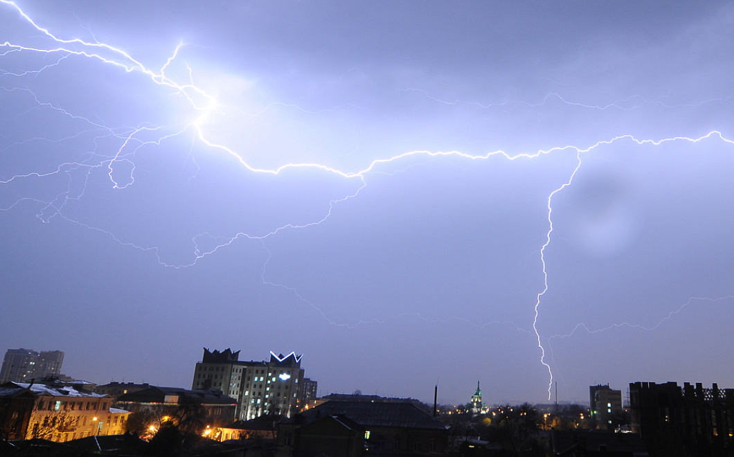 Ливни, град, ветер, смерчи: погода на Кубани испортится в ближайшие часы