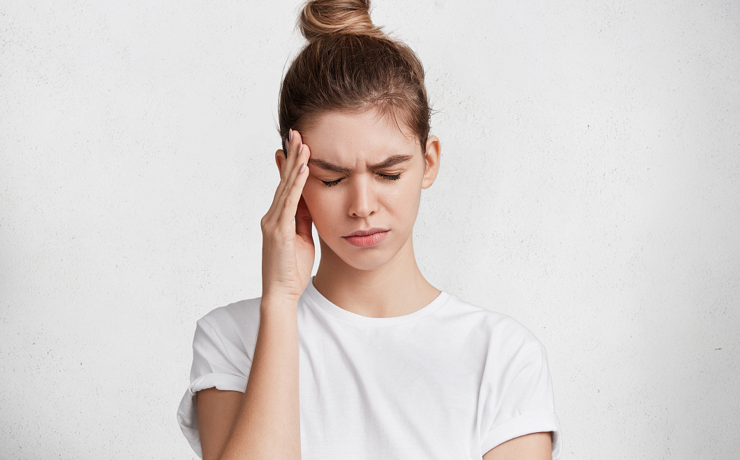 Два этих упражнения помогут справиться с головной болью