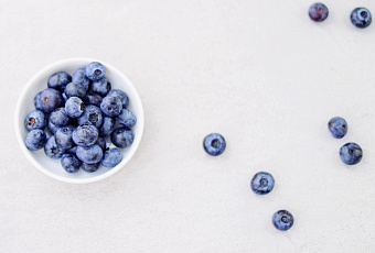 Вкусно и полезно: онколог назвала снижающий риск развития рака кожи ягодный сок