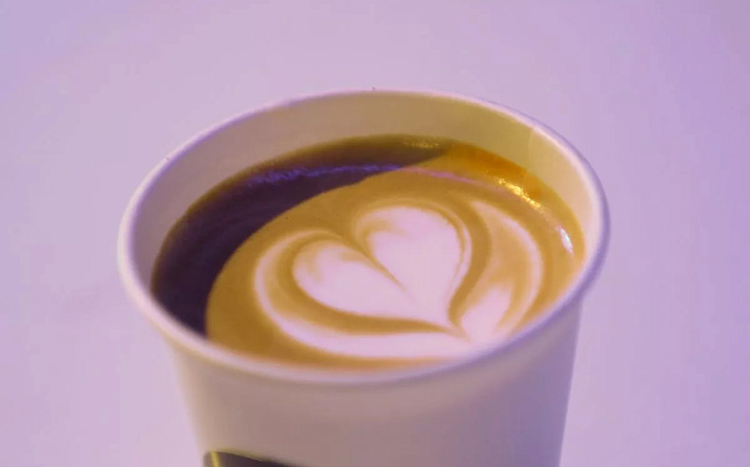 Самую дорогую в мире чашку кофе продали в Дубае за 57 тысяч рублей