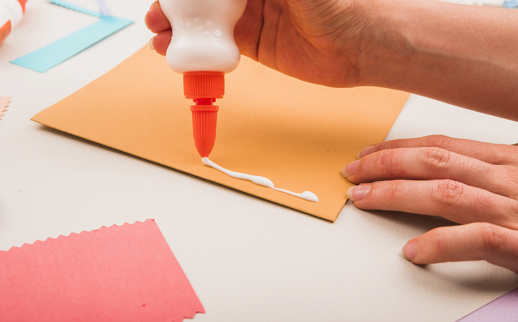 Без следа и хлопот: топ-способы победить коварный клей