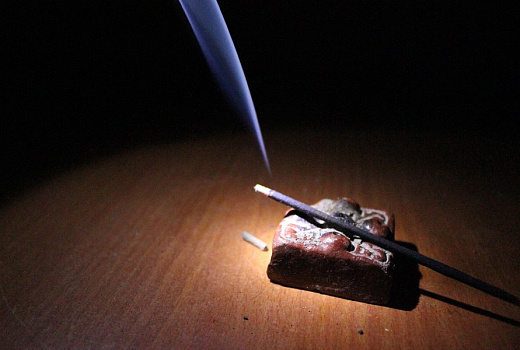 Нет дыма без вреда: ароматические палочки могут быть опасными