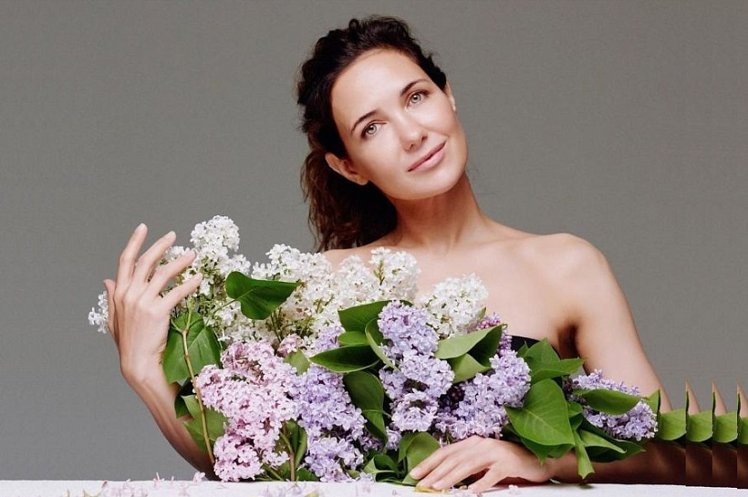 Звезду фильма «Мы из будущего» Екатерину Климову нашли голой под цветущей сиренью 